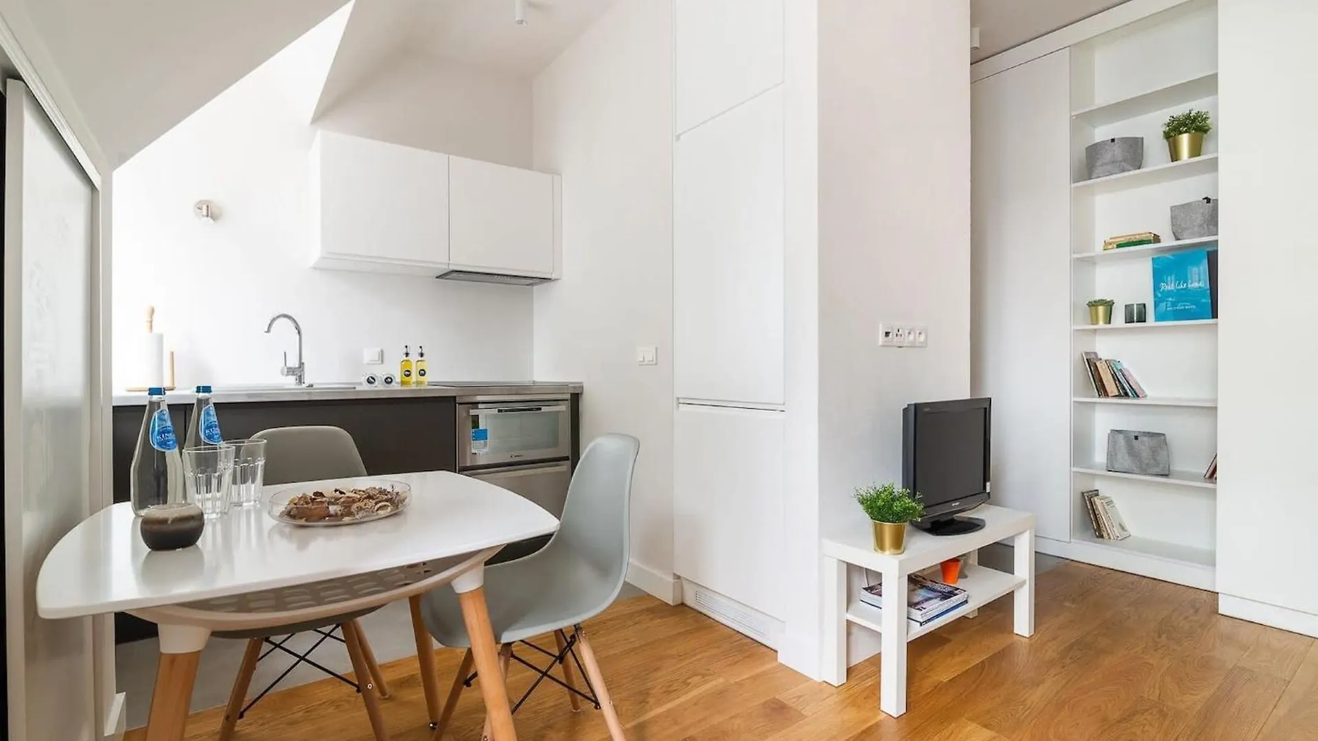 Rodzinny I Przytulny Apartament Z Jedna Sypialnia W Warszawie By Rent Like Home Warschau Polen