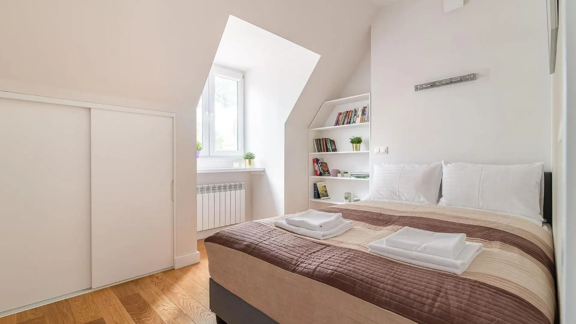 Rodzinny I Przytulny Apartament Z Jedna Sypialnia W Warszawie By Rent Like Home Warschau Polen