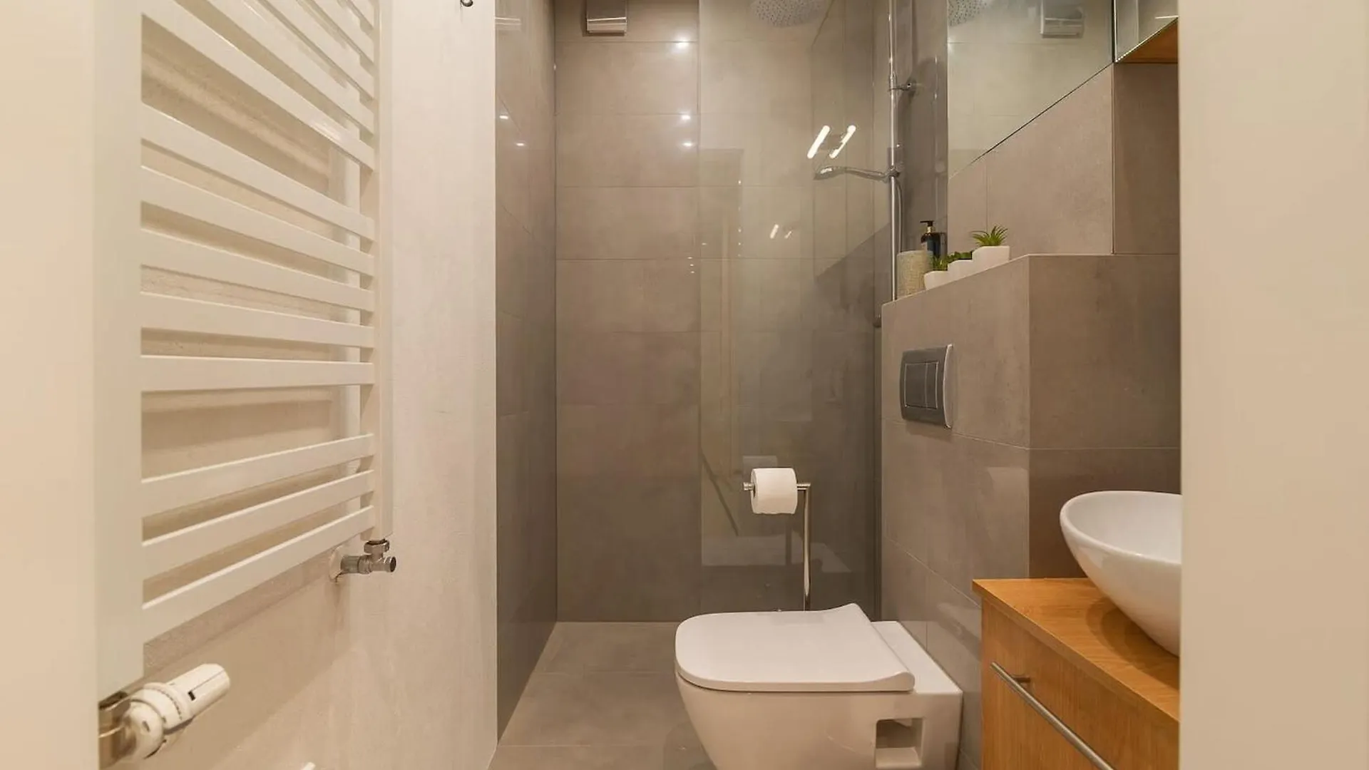 Rodzinny I Przytulny Apartament Z Jedna Sypialnia W Warszawie By Rent Like Home Warschau 0*,  Polen